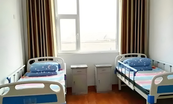 鲁梅尼格：拜仁绝不会像切尔西般运作转会，当学巴黎信任新星